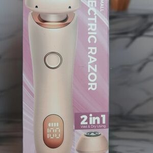 Electric Razor with Display